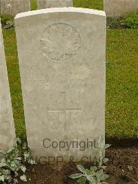 Etaples Military Cemetery - Hughes, T V